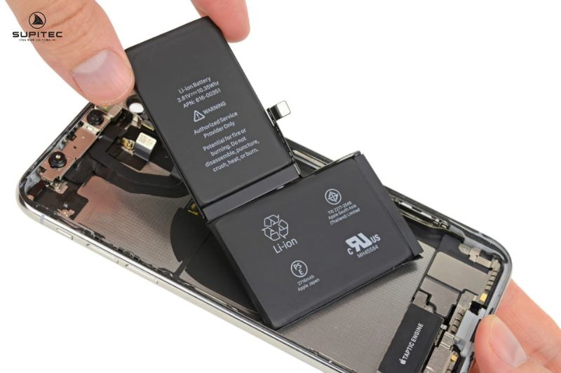 Sạc điện thoại qua đêm thường xuyên có thể làm hại đến pin vì nguồn điện vẫn tiếp tục trôi vào khi pin đã đầy.